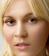 用Photoshop做脸部磨皮美白实例教程